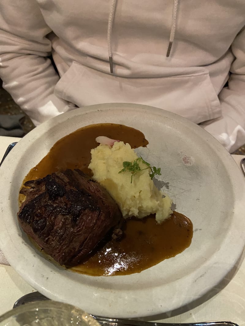 Filet de bœuf aux morilles et à la truffe - Bateau Le Capitaine Fracasse: dîners et brunchs-croisières, Paris