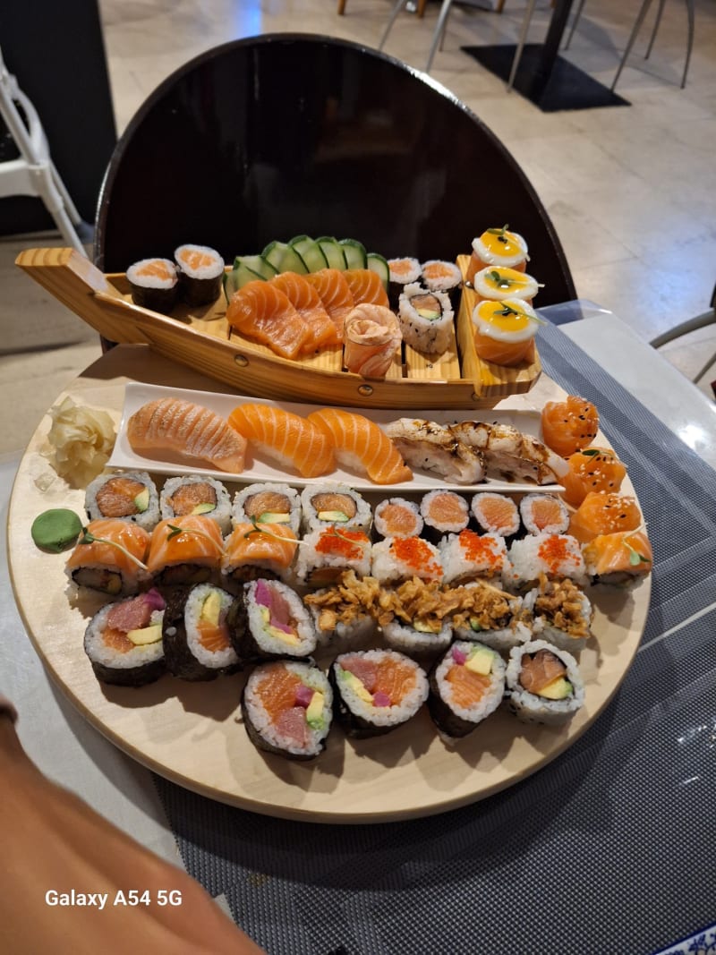 Miss Sushi Japanese, Colares