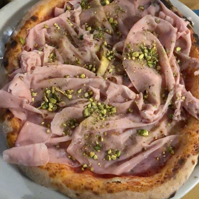 Pizza mortadella carciofi e granella di pistacchi  - GiuMa Pizza & Cucina