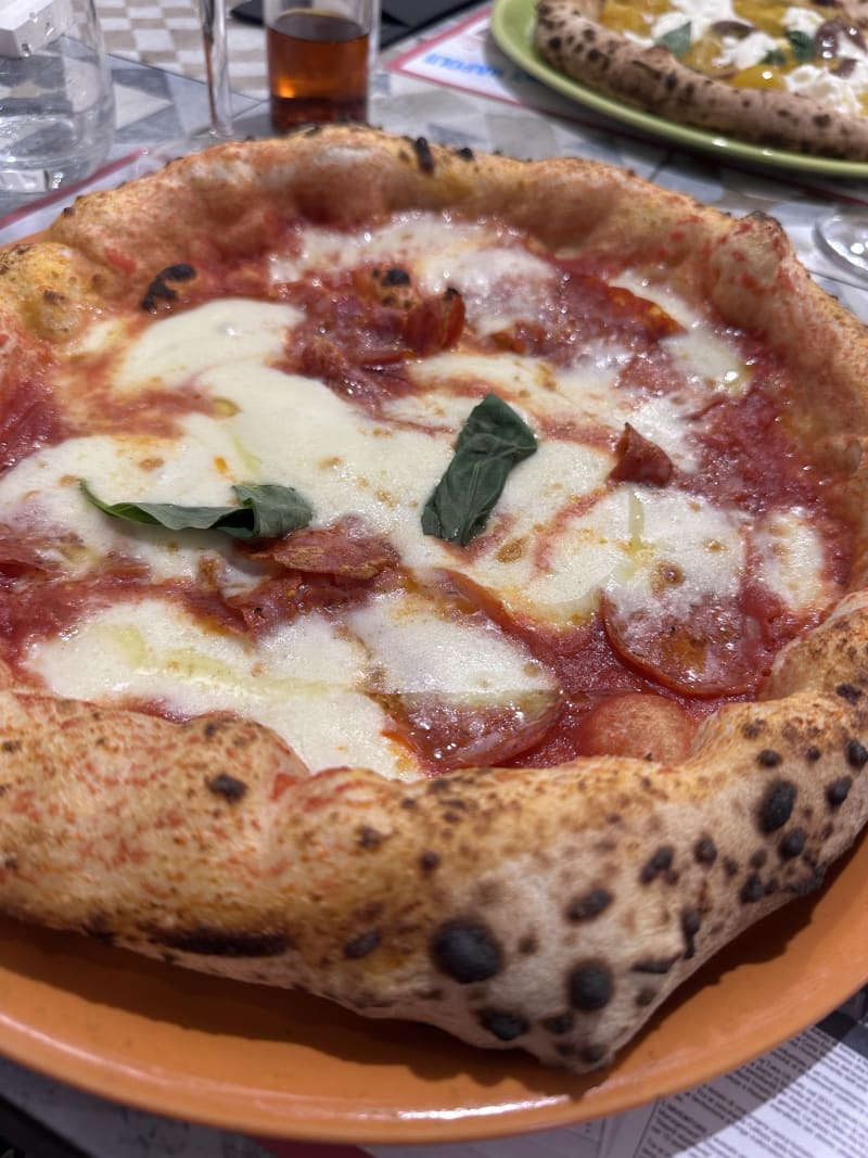 Johnny Take Uè – Pizzeria d'Eccellenza Napoletana, Milan