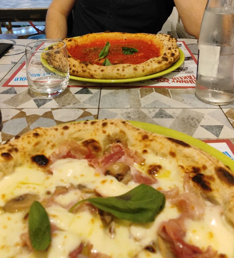 Johnny Take Uè – Pizzeria d'Eccellenza Napoletana, Milan