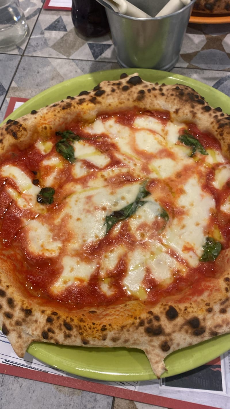 Johnny Take Uè – Pizzeria d'Eccellenza Napoletana, Milan