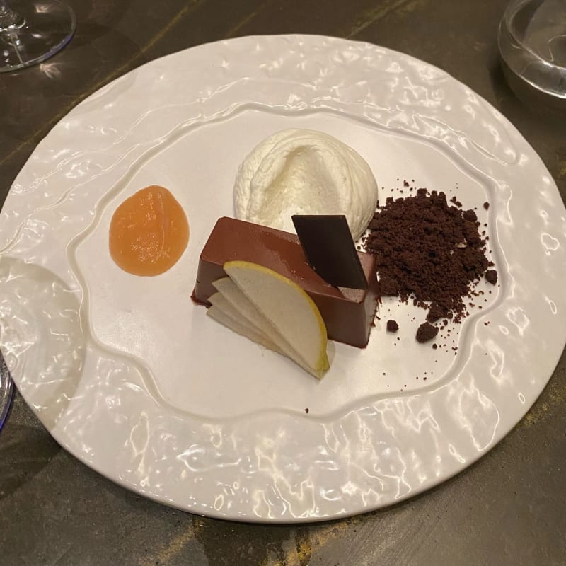 Lingotto di cioccolato con panna e crema di pere - Diverso, Florence