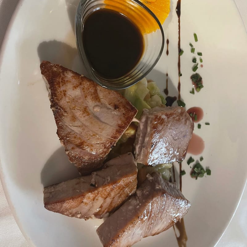 Lomo de atún con tartar de tomate - Siete Capillas - Hacienda La Coracera, San Martin De Valdeiglesias