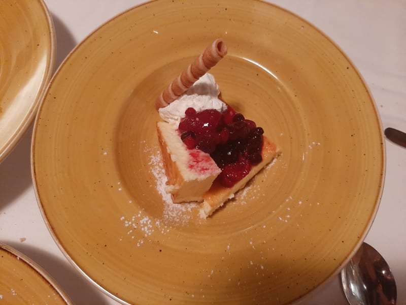 Tarta de queso con frutos rojos  - Siete Capillas - Hacienda La Coracera, San Martin De Valdeiglesias