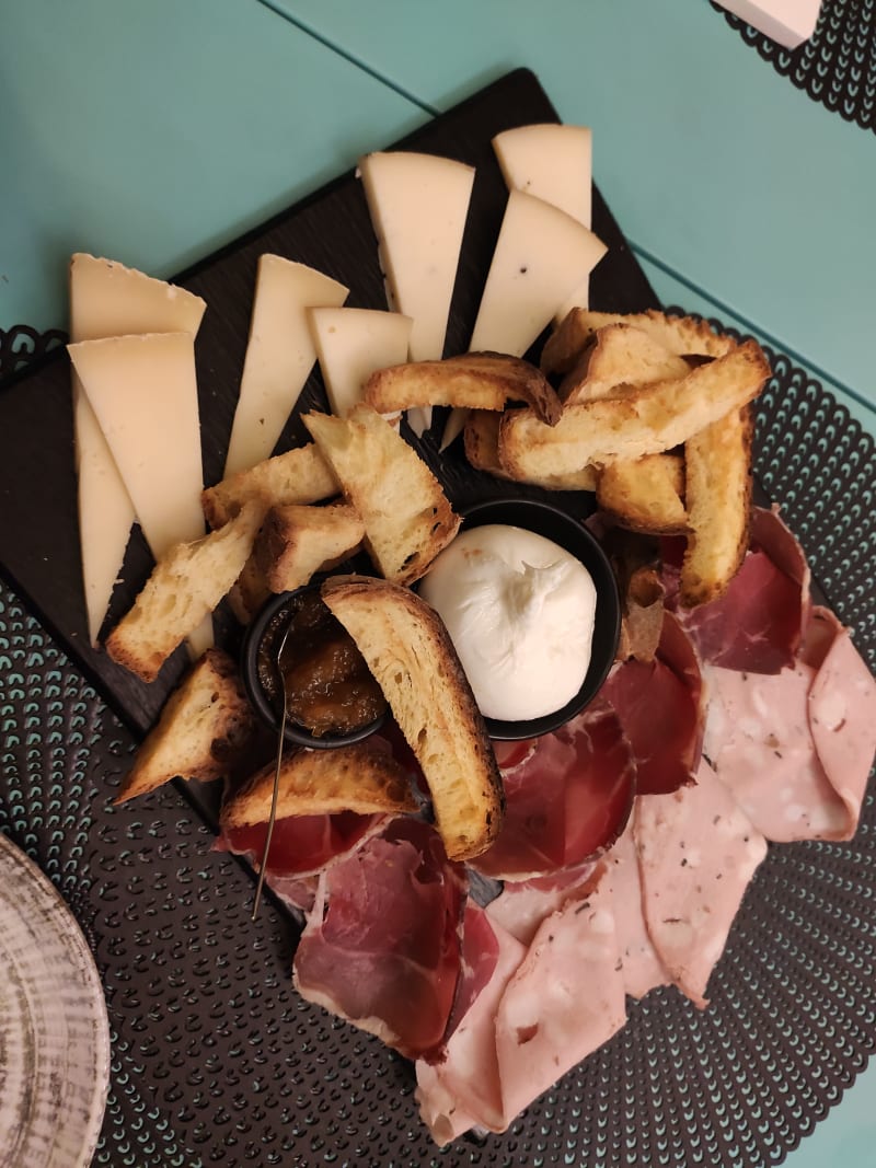 Tagliere di salumi e formaggi lucani - Materia Prima bistrot, Matera