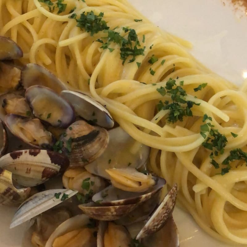 linguine vongole veraci e bottarga - Versilia, Milan