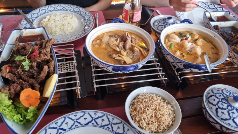 Crevettes Panaeng, Bœuf croustillant et Bœuf aux bambou - Thai au Lac, Lausanne