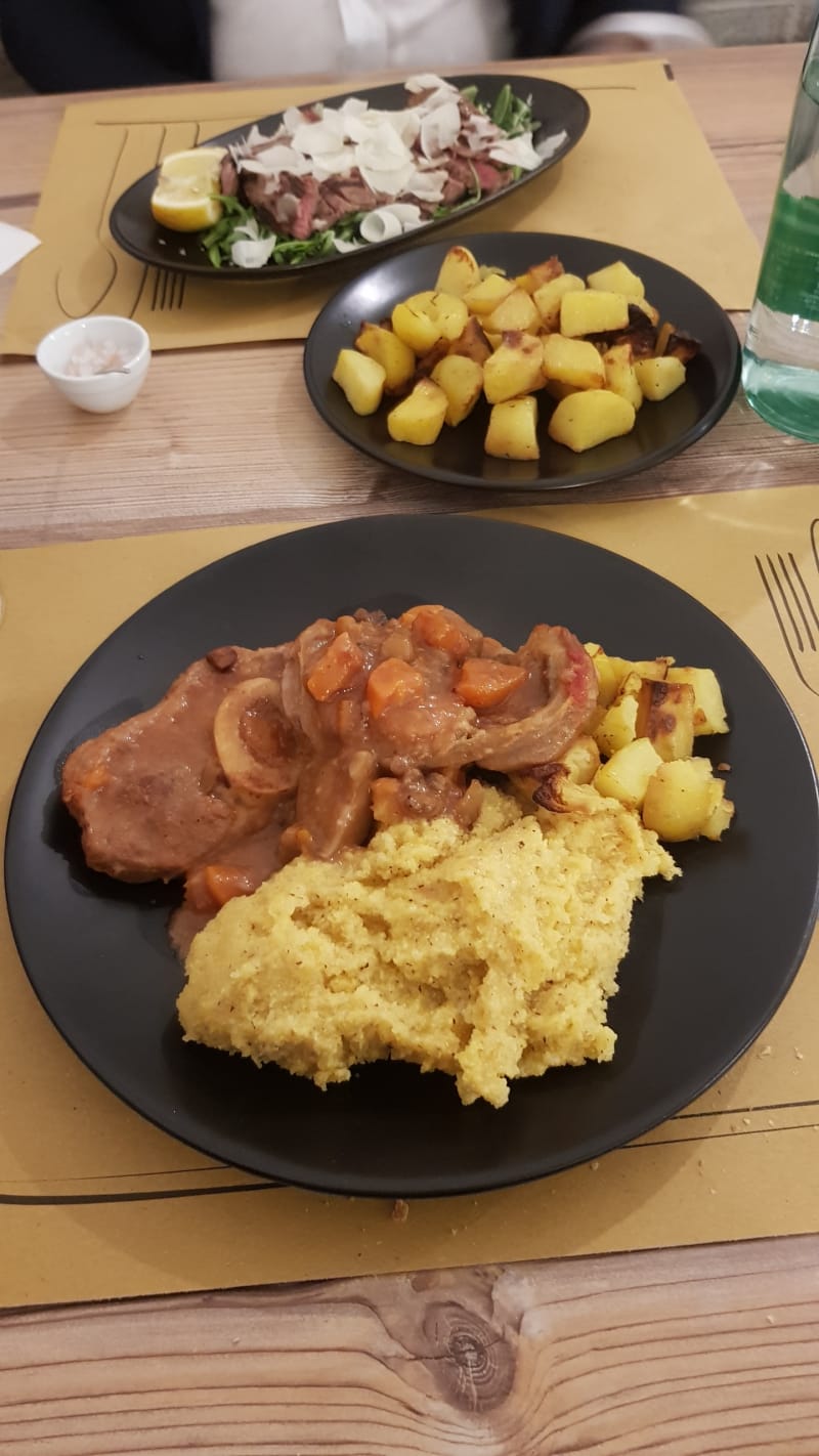 Ossobucco Con La Polenta E Patate  . Buonissima  !  - Trattoria S.Anna, Rho