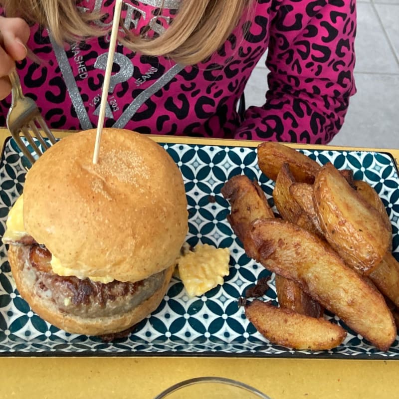 Carne, guanciale, uova e pecorino - TJB Burger Joint