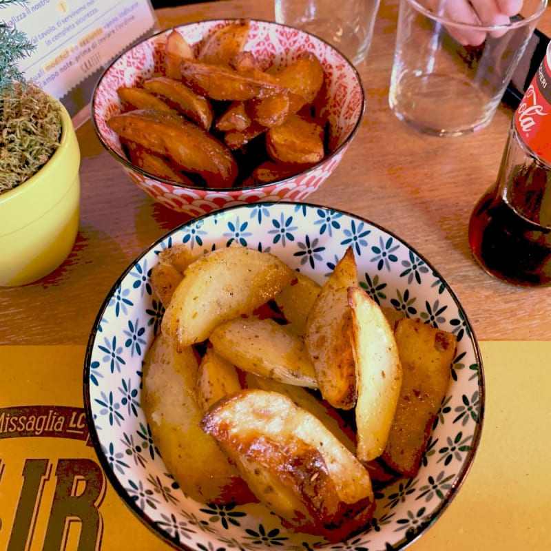 Patate fritte e patate al forno con buccia  - TJB Burger Joint