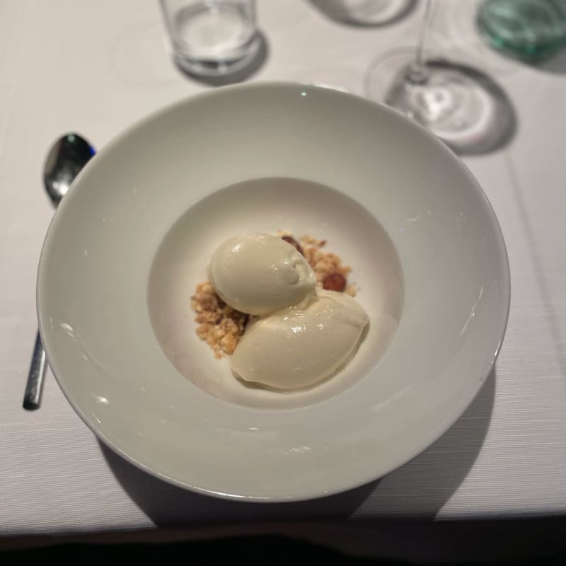 Sorbetto alla pera con crumble di mandorle  - Negroamaro Restaurant, Lecce