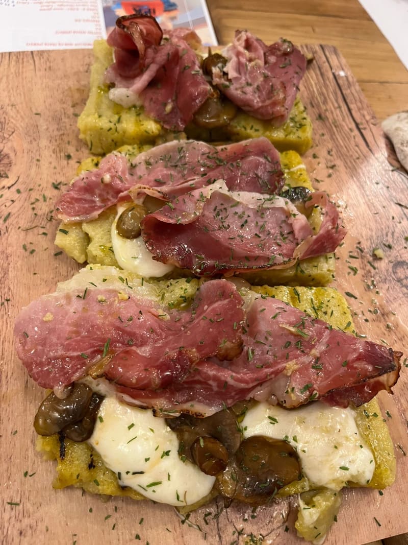 Polenta tirolese o di capriolo con Speck, Formaggio e funghi - SEducere la Baita di Montagna in Città, Pescara