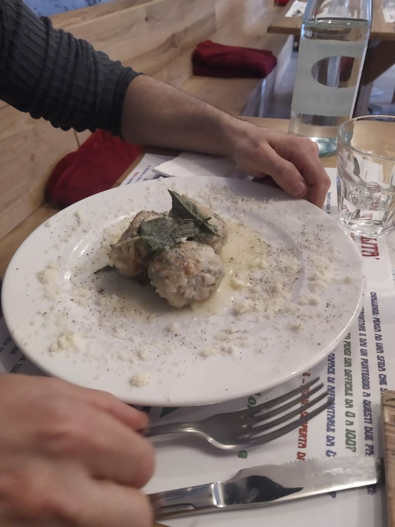 Canederli con burro salvia e formaggio - SEducere la Baita di Montagna in Città, Pescara