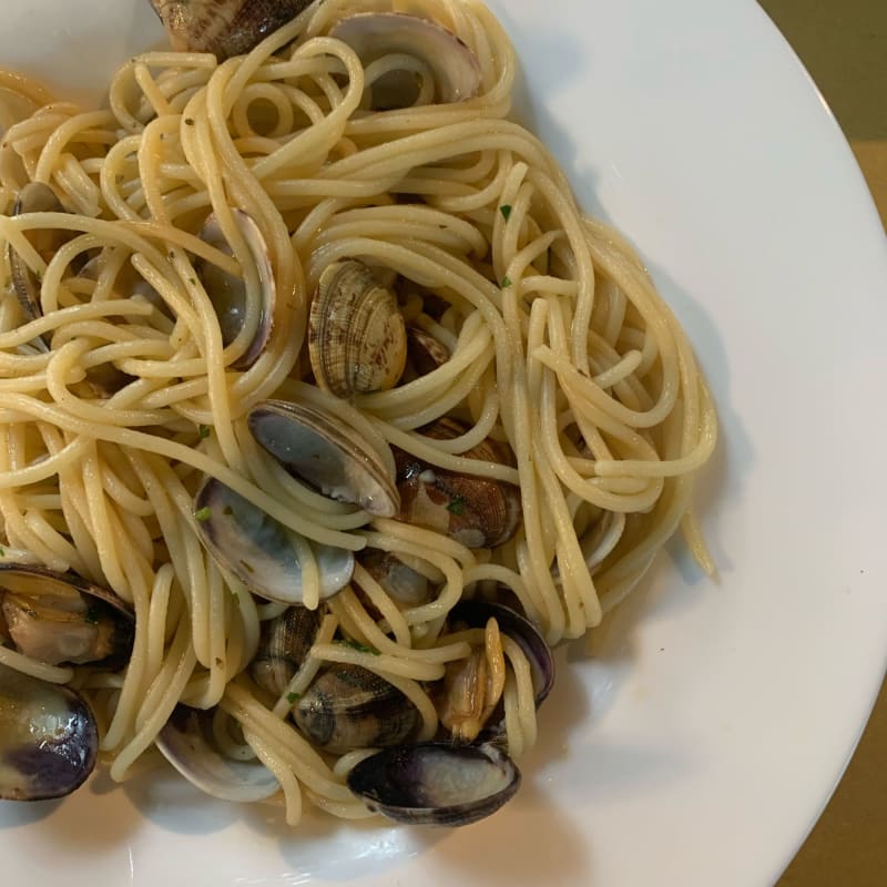 Spaghetti con le vongole  - Rian Restaurant Cafè