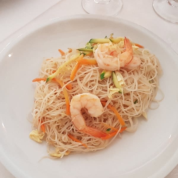 Spaghetti di riso con gamberi e verdure - Nove Nove, Varese