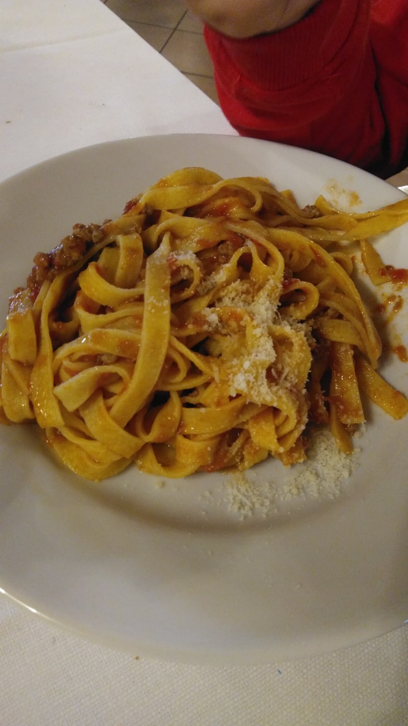 Fettuccine Al Ragù - Villa Ione