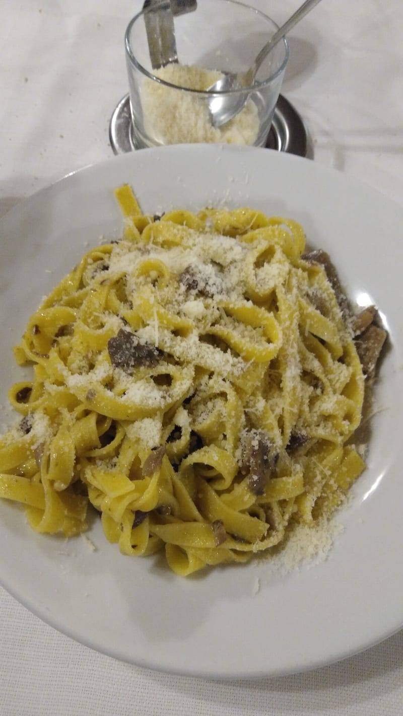 Fettuccine Ai Funghi - Villa Ione