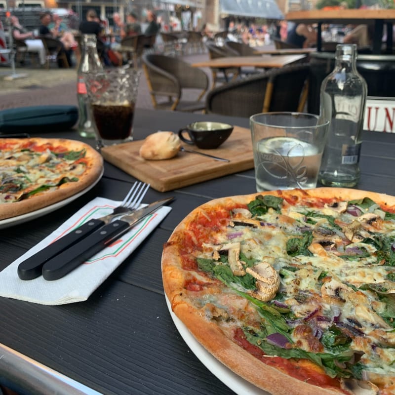 Pizza Verde met extra champignons - Ristorante Lazaro, Haarlem
