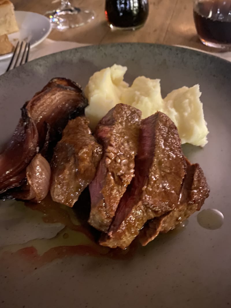 Rinderfilet mit candierten Zwiebeln und kartoffelpüree - Chalet Fontana, Florence