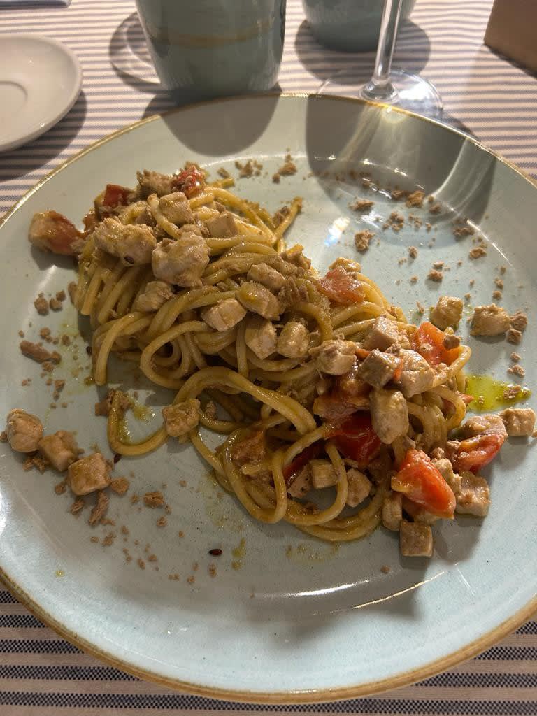 Spaghetti al tonno pomodoro e pistacchio - Matre Ristorante, Gallipoli