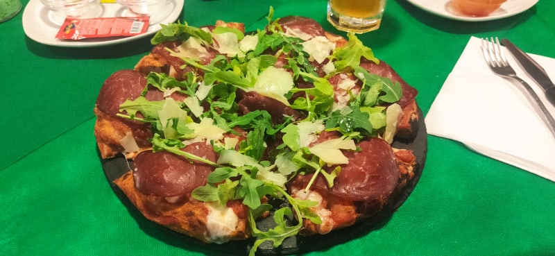 Pizza alla pala "bresaola, rucola e grana"
 - Pizza Sì, Aosta