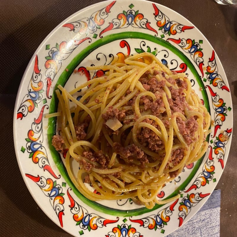 Spaghettoni al ragù di carne  - Taverna dei Sapori Antichi