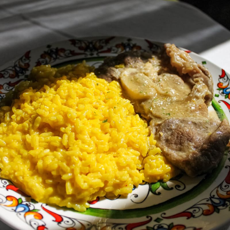 Ossobuco con riso allo zafferano - Taverna dei Sapori Antichi