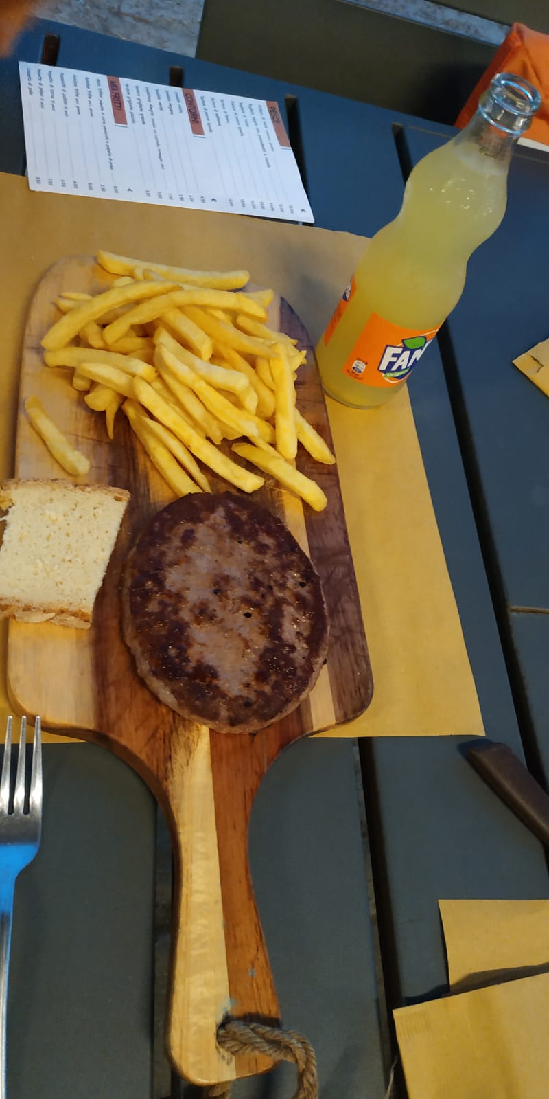 Hamburger di Angus Con Patatine - Alegria Park