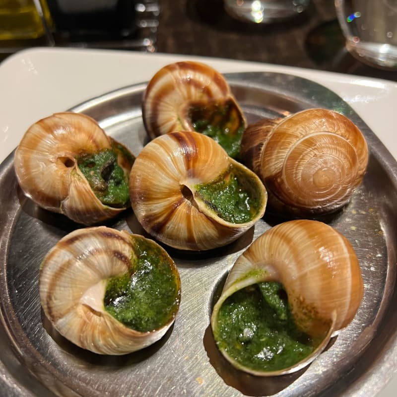 Six Escargots de Bourgogne  - Chez Claude, Paris