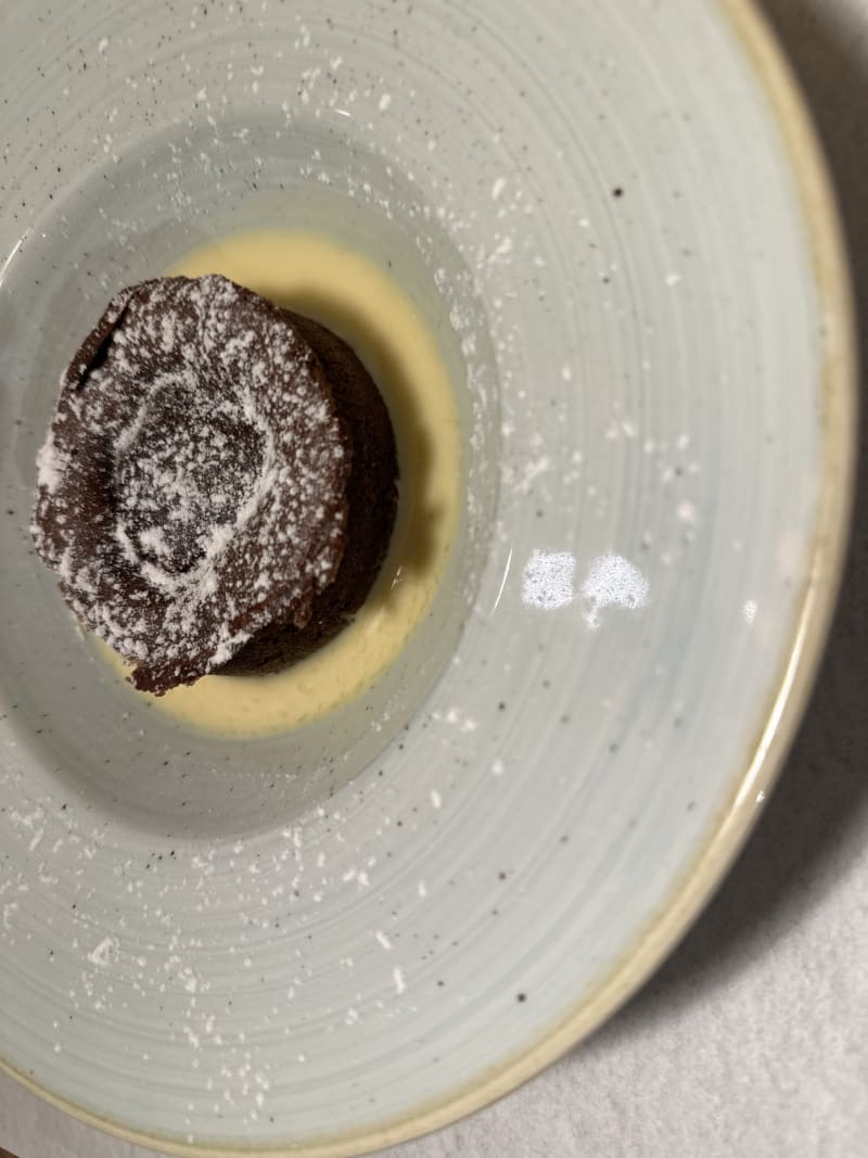 Moelleux au chocolat noir valrhona, fève de tonka, crème anglaise - La Boussole, Paris