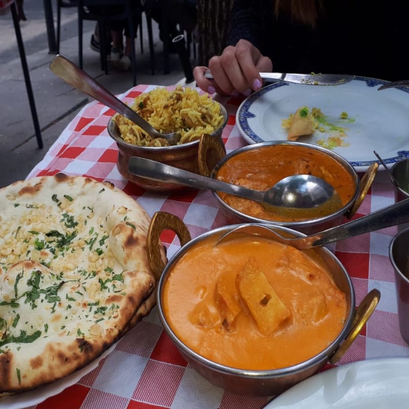 Pan de ajo, tilka mashala, arroz con champiñones y chicken butter  - Shapla Indian Restaurant 2, Madrid