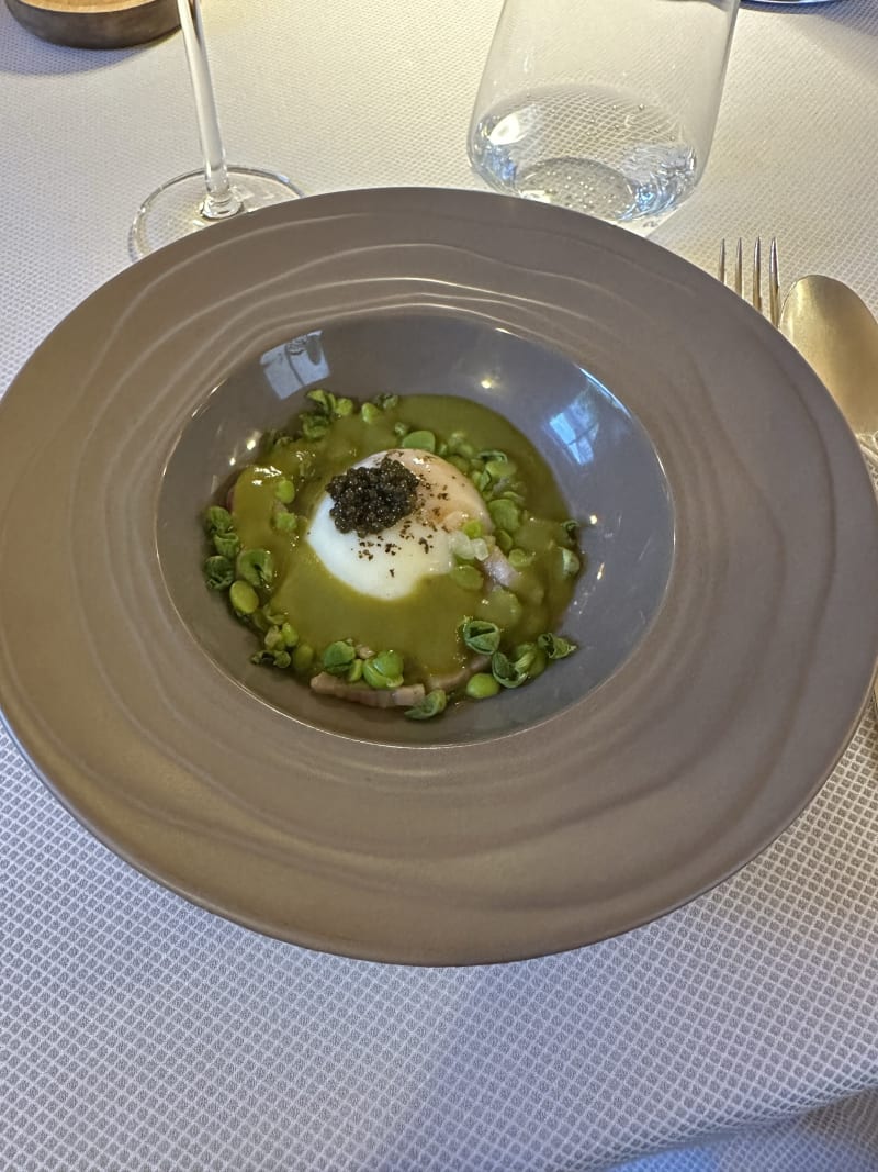 Oeuf à 64°C, petits pois frais, velouté de cosses, caviar osciètre - Maison Kieny