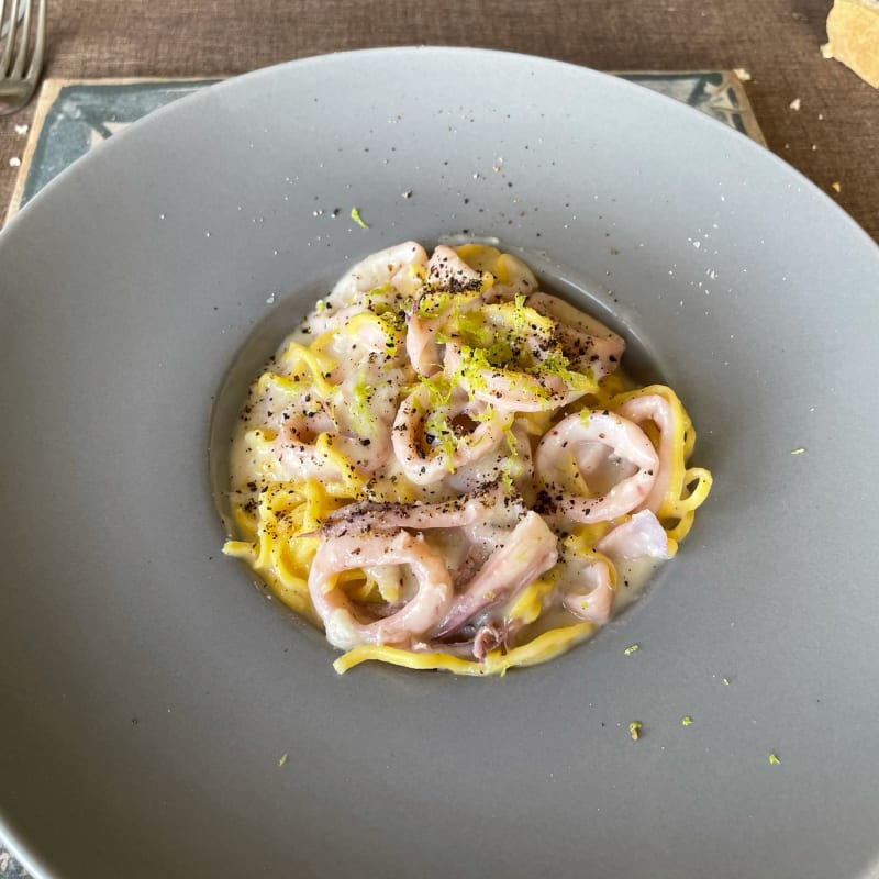 Tagliolini cacio e pepe lime e calamari - Il Baronetto