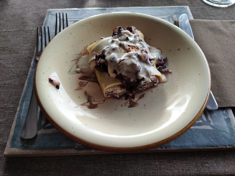 Cannelloni radicchio e ricotta con tartufo - Il Baronetto