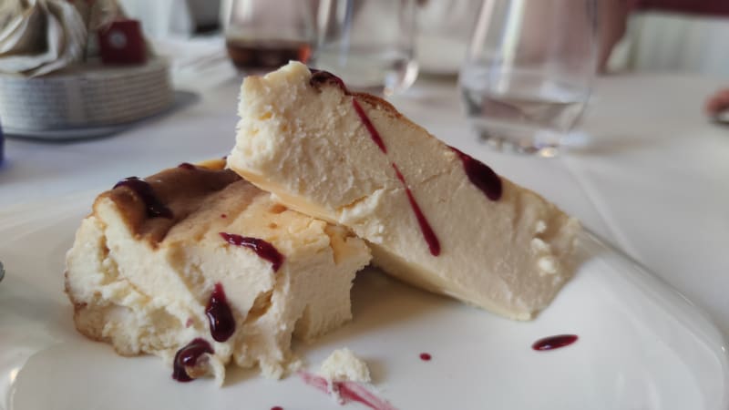 Tarta de queso cremosa - La Cátedra – Hotel El Bedel, Alcalá de Henares