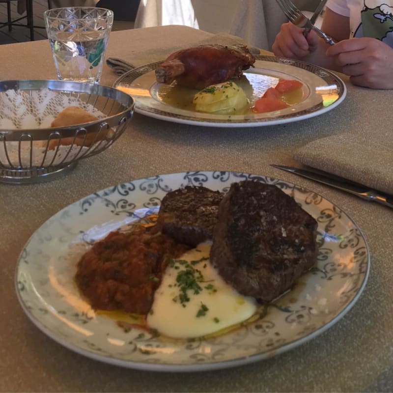 Cochinillo y solomillo de ternera con espuma de patata - Casa Pablo, Aranjuez