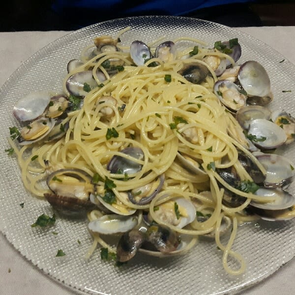 spaghetti alle vongole - L'Antico Faro