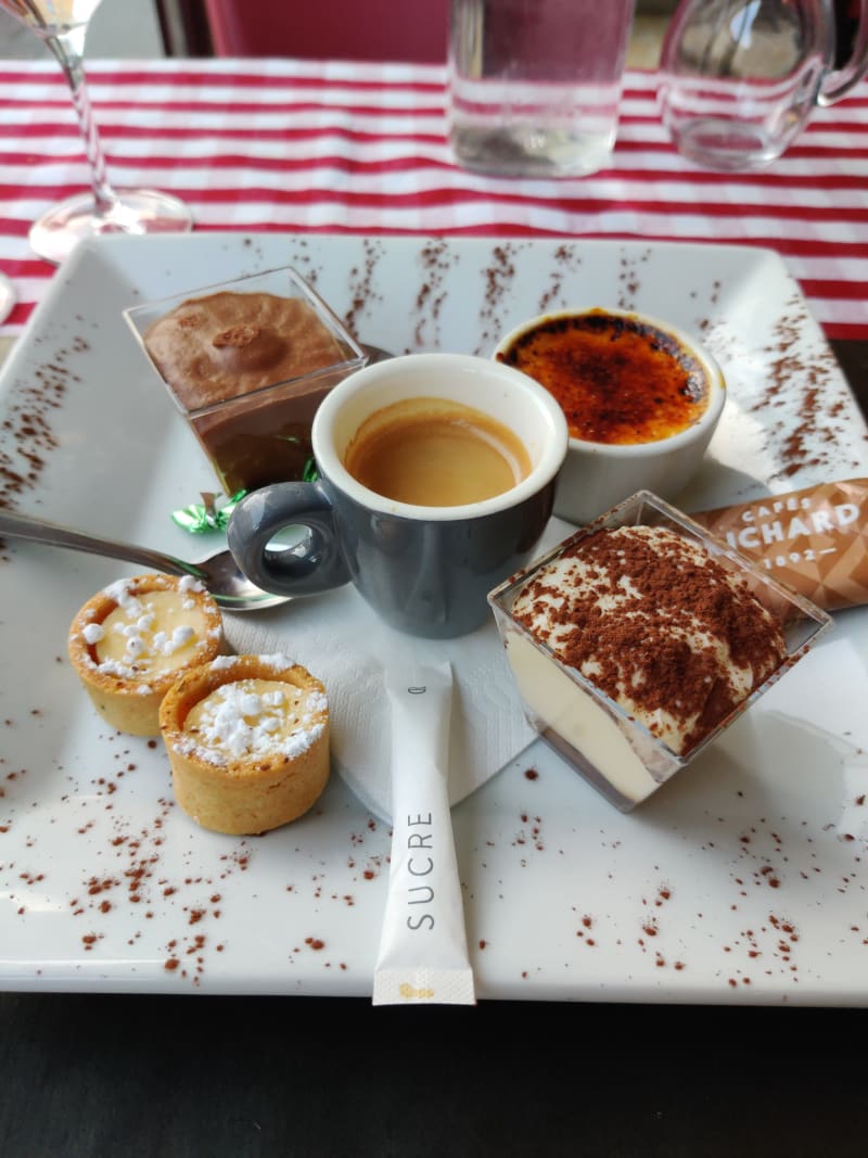 Le Café du Palais de Justice, Versailles