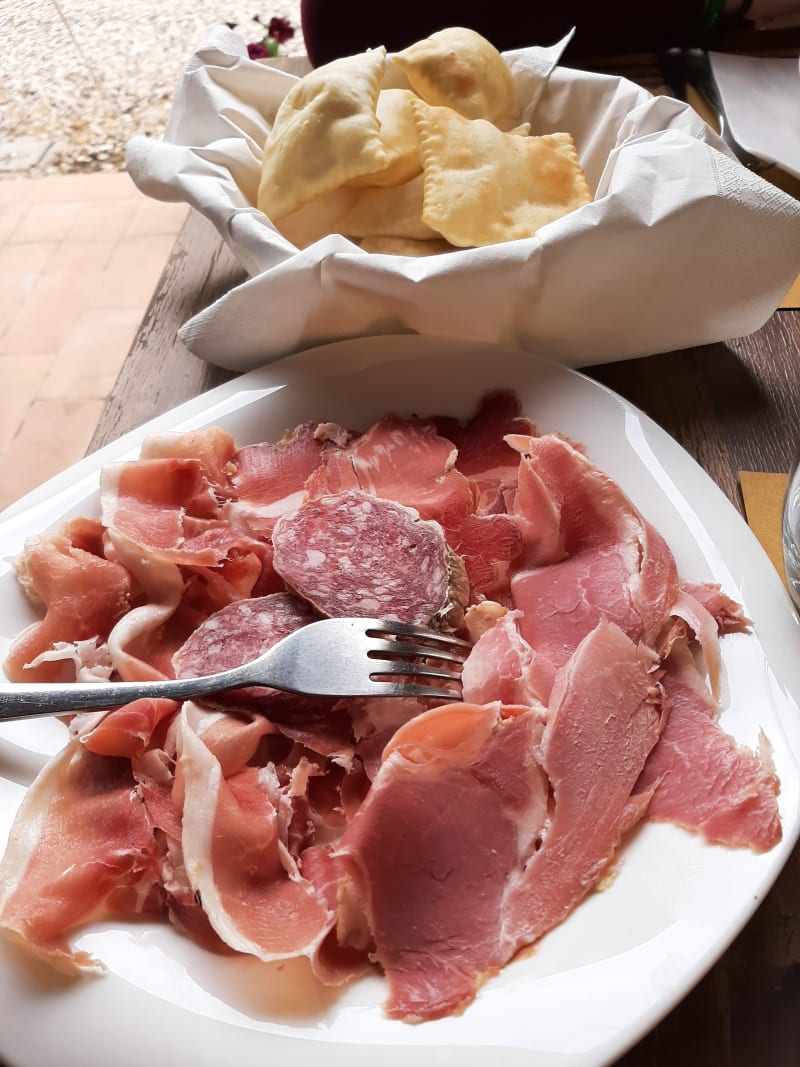 Torta fritta e Salumi Misti  - Osteria Del Calderone