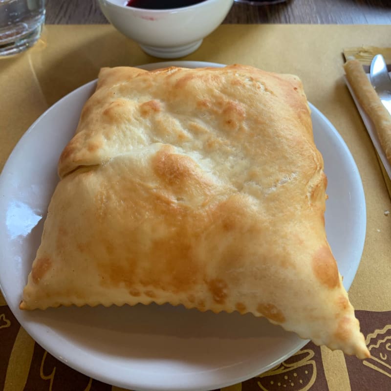 Torta fritta ripiena con spalla cotta e formaggio  - Osteria Del Calderone