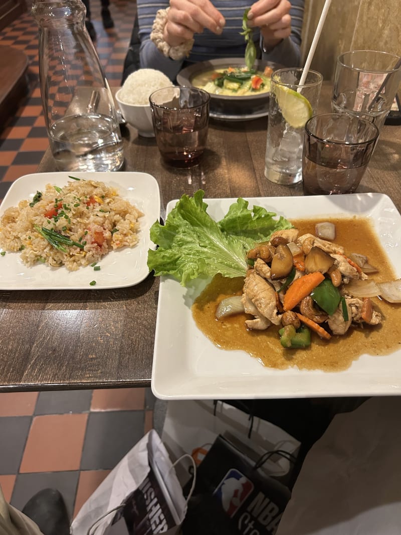 Taeng Thai, Paris