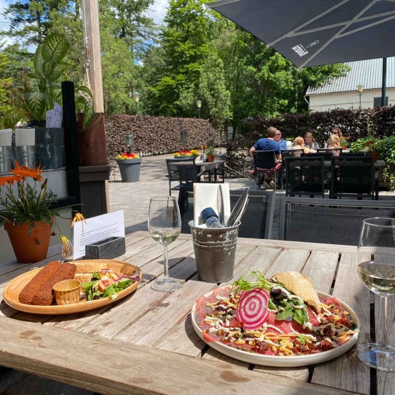 Carpaccio sandwich is nicely presented with quite tasty mixture of seasoning. - Eet & Café Onder de Pannen, Doorn