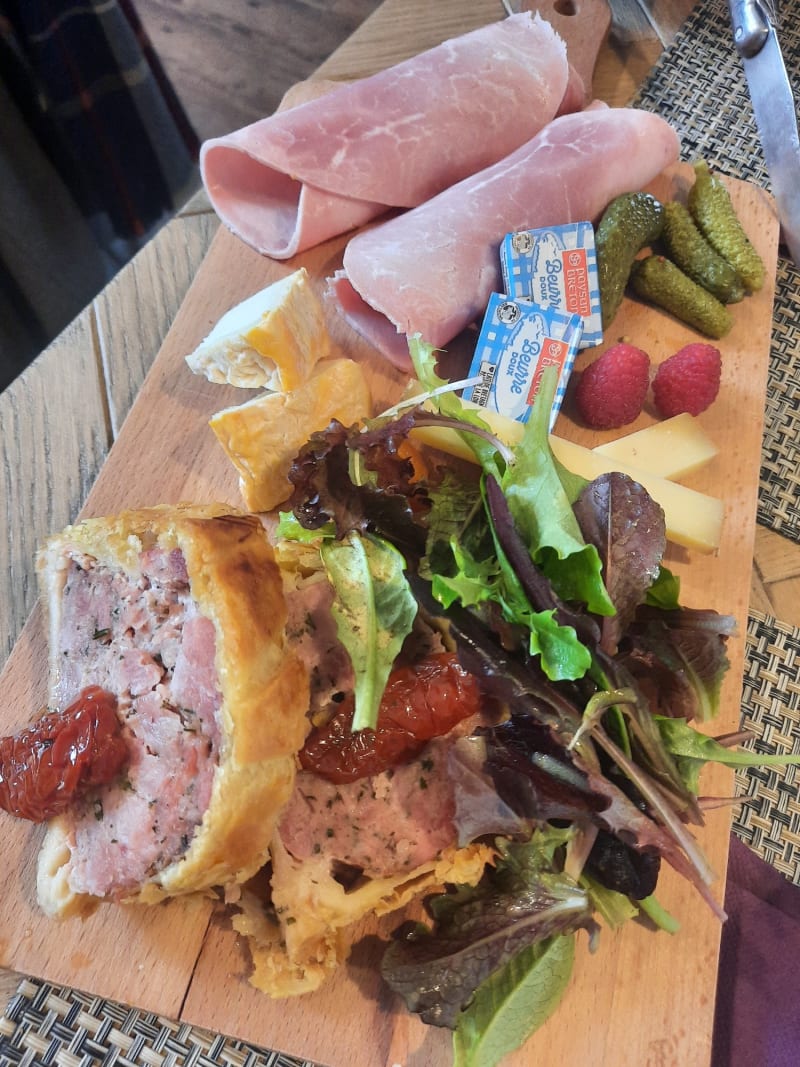 Planche de Charcuterie et Fromage - Le Clos Corbier