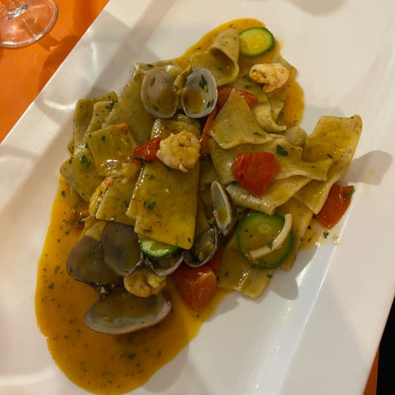 Straccetti gamberi, vongole, pomodorini e  - Scialài Trattoria