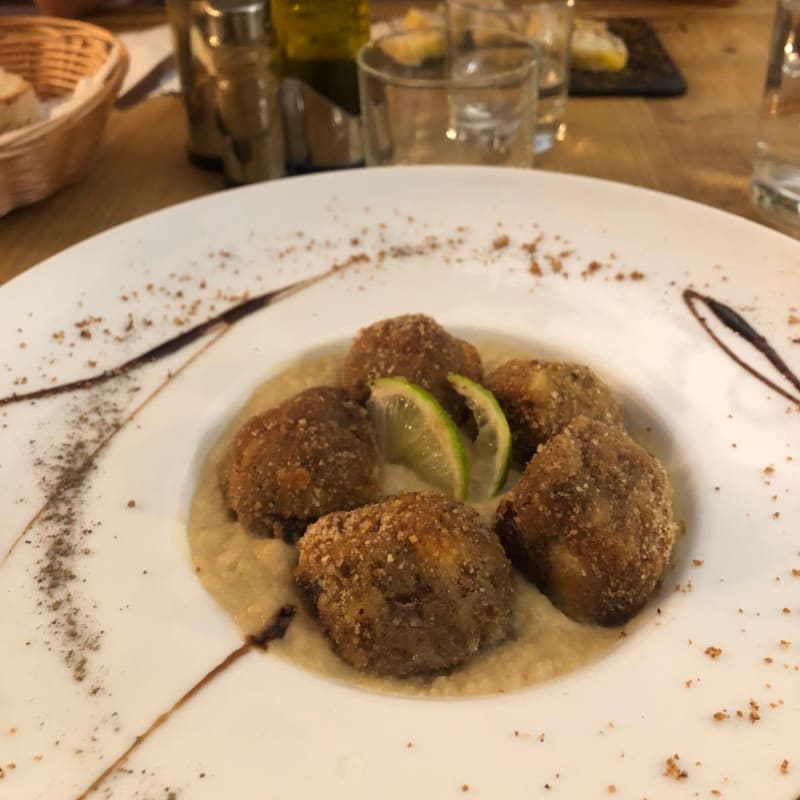 Polpette di tonno su hummus - Bistrot ai Colli, Rome