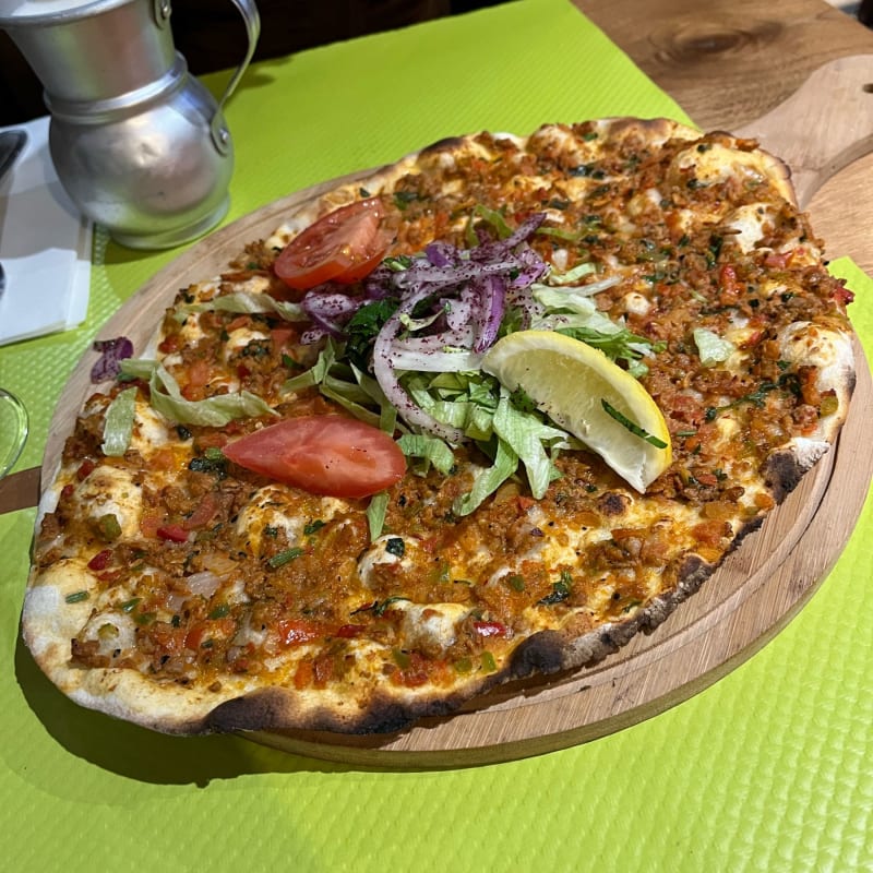 Lahmacun - Ella, Paris