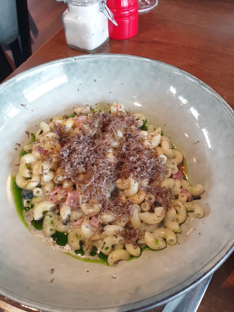 Coquillettes à la truffade - Brasserie Molitor, Paris