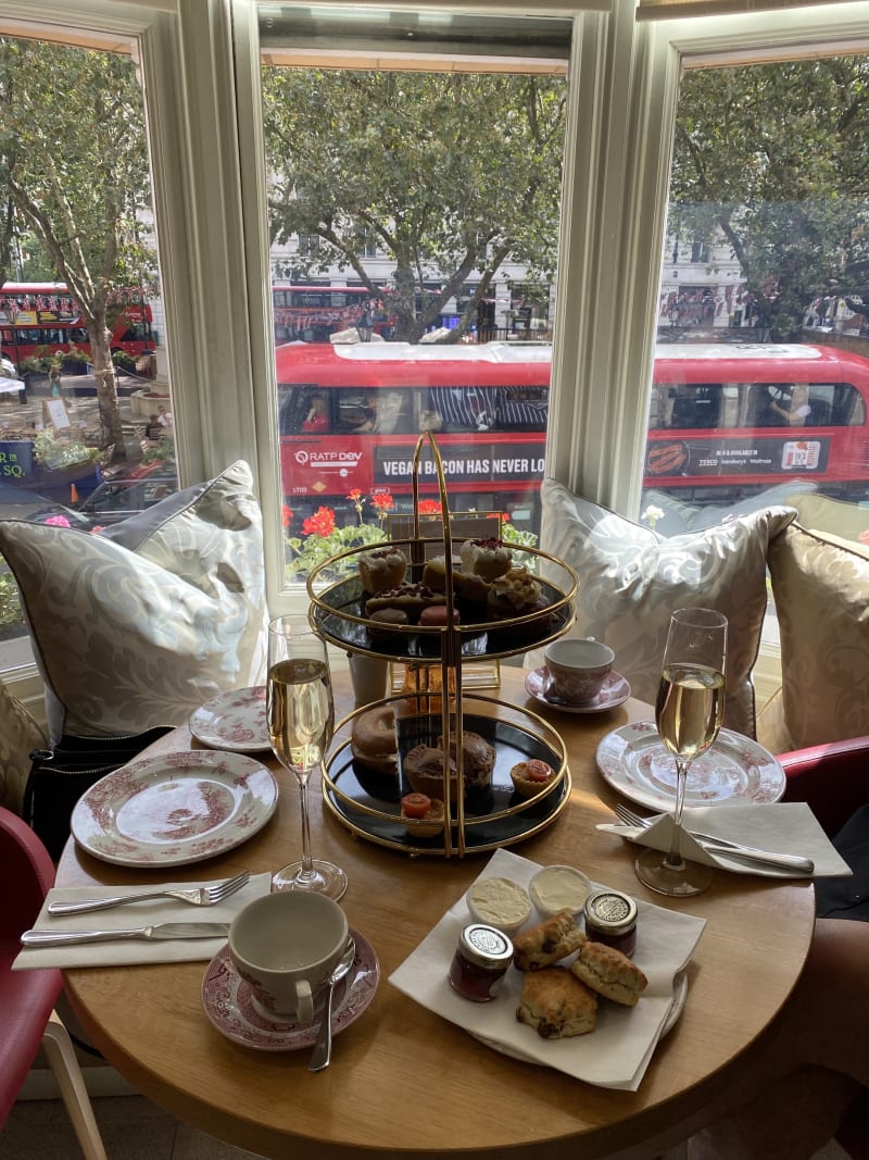 The Lounge at Sloane Square Hotel in London Restaurant Reviews, Menus