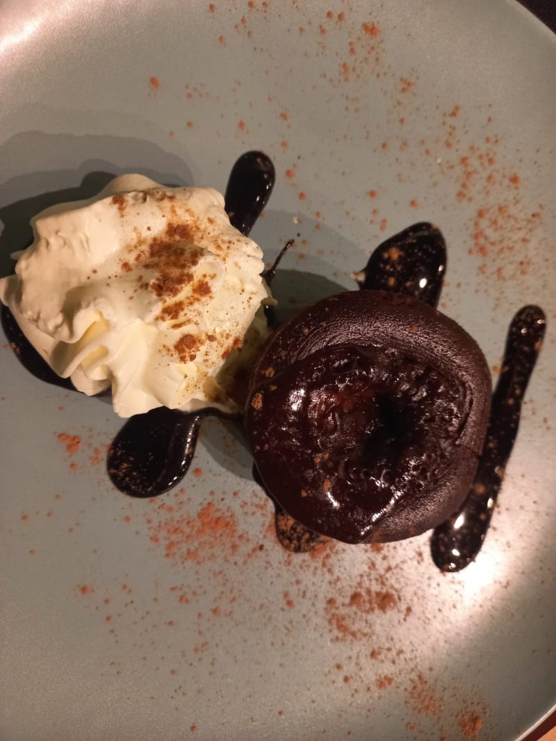 Soufflé de Chocolate com recheio de chocolate ou caramel - Osteria Bellosguardo, Lisbon